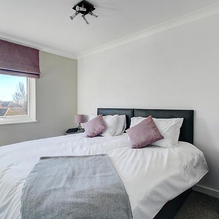 2 Minutes From Mk Central By Car- 2 Bed Apartment - 2 Free Parking Spaces- Hosted By Stayinmk Milton Keynes Exterior foto