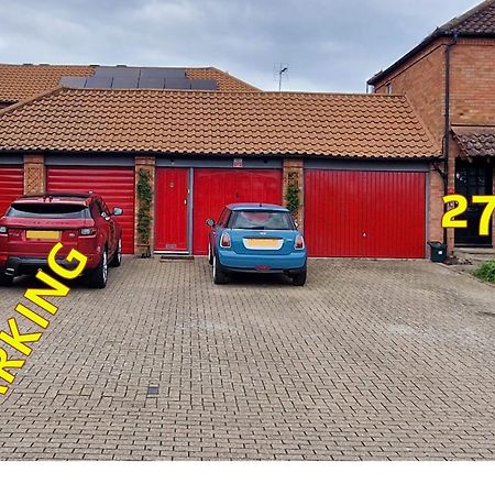 2 Minutes From Mk Central By Car- 2 Bed Apartment - 2 Free Parking Spaces- Hosted By Stayinmk Milton Keynes Exterior foto