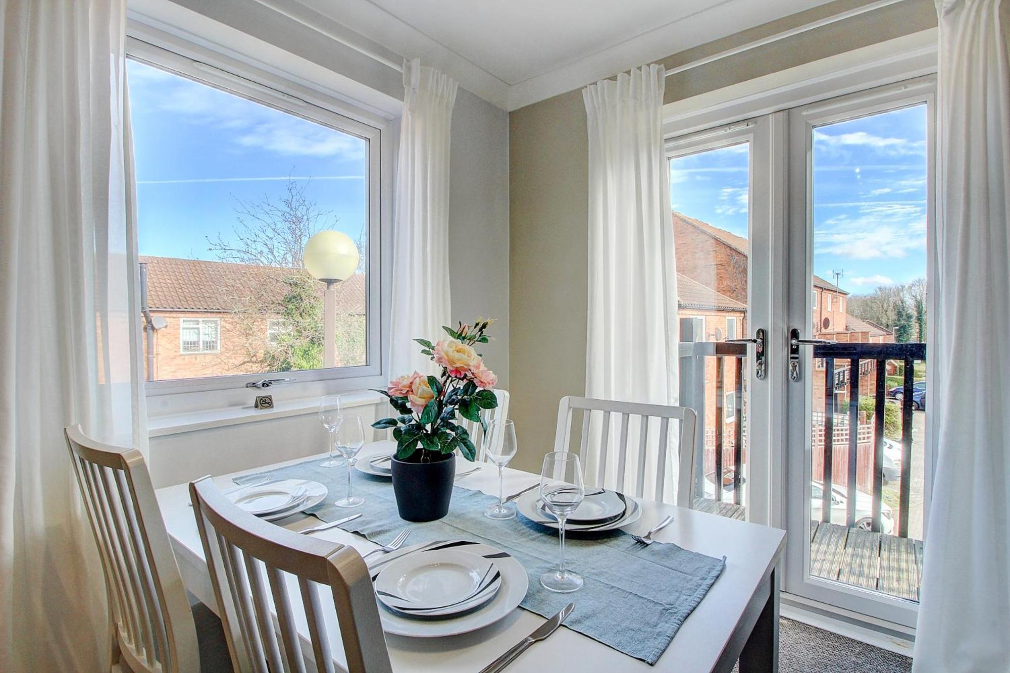 2 Minutes From Mk Central By Car- 2 Bed Apartment - 2 Free Parking Spaces- Hosted By Stayinmk Milton Keynes Exterior foto